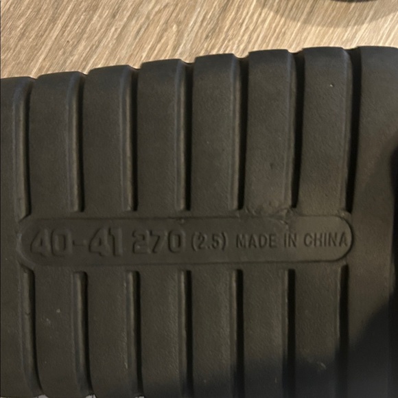 Black Fuzzy Sandal Slippers with criss cross‎ design size 40-41 (Women’s 9-10) - Picture 5 of 6